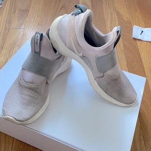 Nike renew sneakers women’s size 8.5